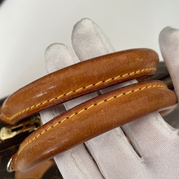 Louis Vuitton Alma Monogram with Gold Chain - Picture 8 of 16